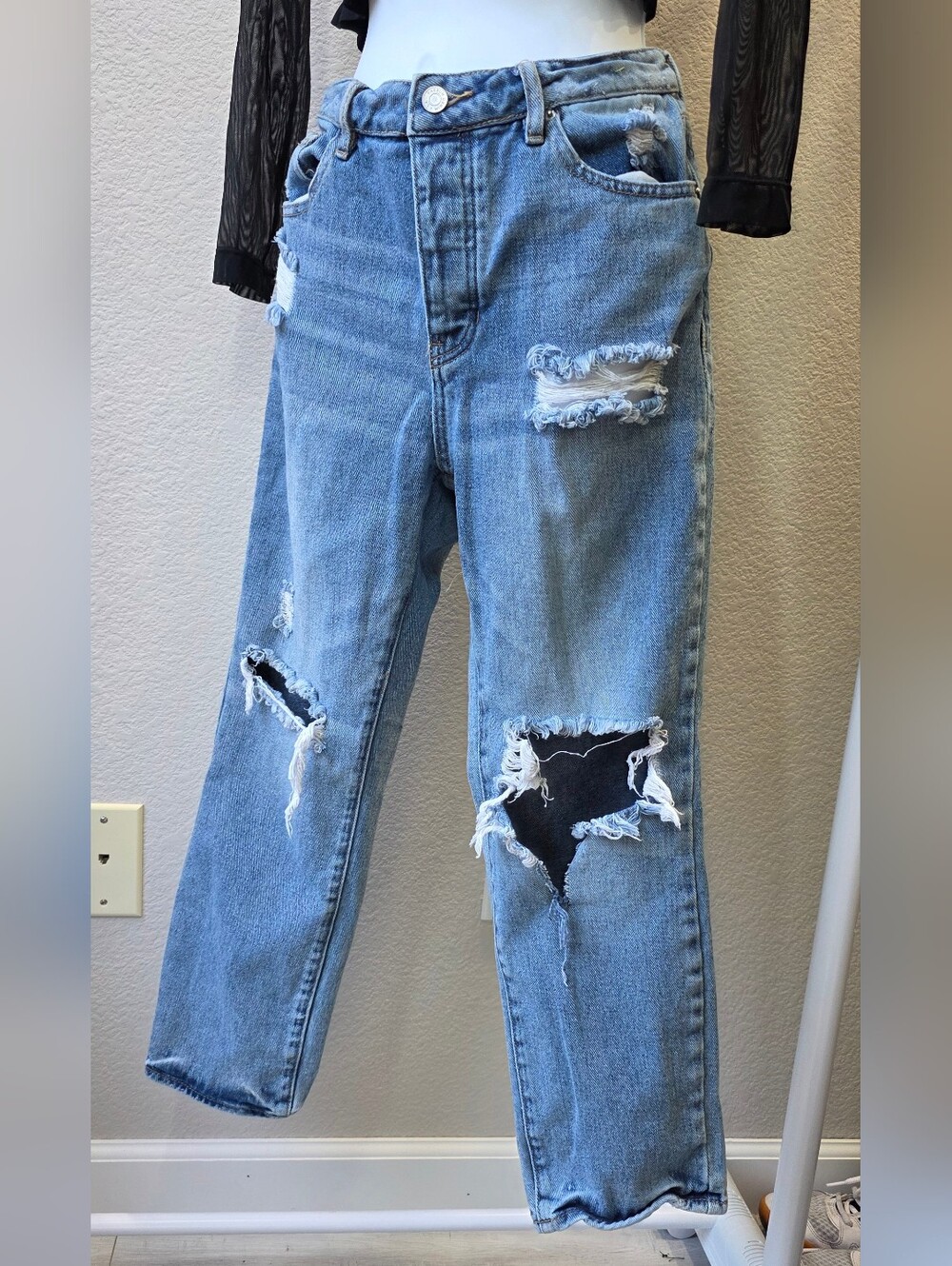 PacSun Cropped Lenghtin  Distressed Mom Jeans Size 26